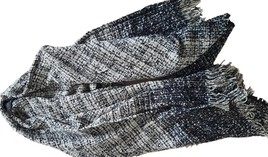 Flauschiger Poncho Schwarz - Grau – Warm & Stylisch für Winter - Folad Home & Style
