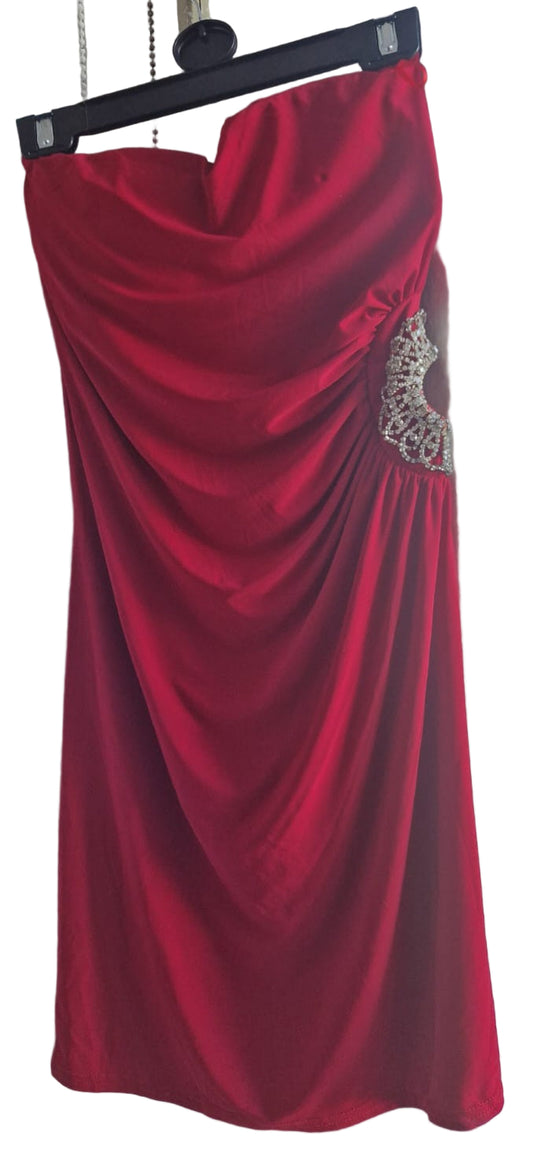 Abendkleid mit Raffungsbrosche