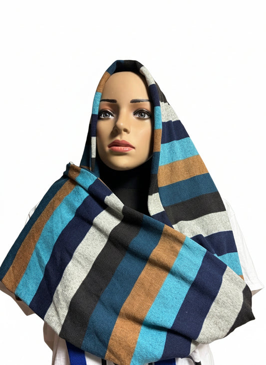 Bunter Loop-Schal mit farbenfrohen Streifen, warm und vielseitig