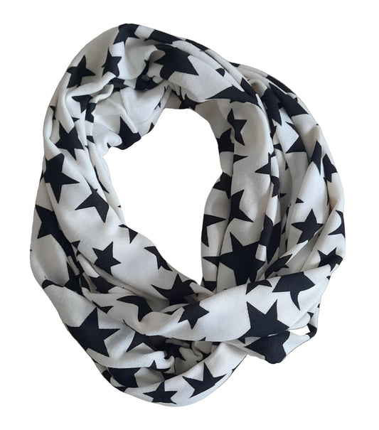 Weißer Loop-Schal mit schwarzen Sternen, leicht und luftig