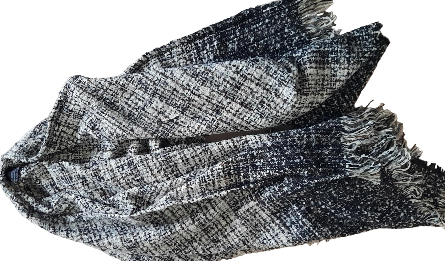 Flauschiger Poncho Schwarz - Grau – Warm & Stylisch für Winter - Folad Home & Style