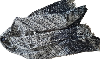 Flauschiger Poncho Schwarz - Grau – Warm & Stylisch für Winter - Folad Home & Style