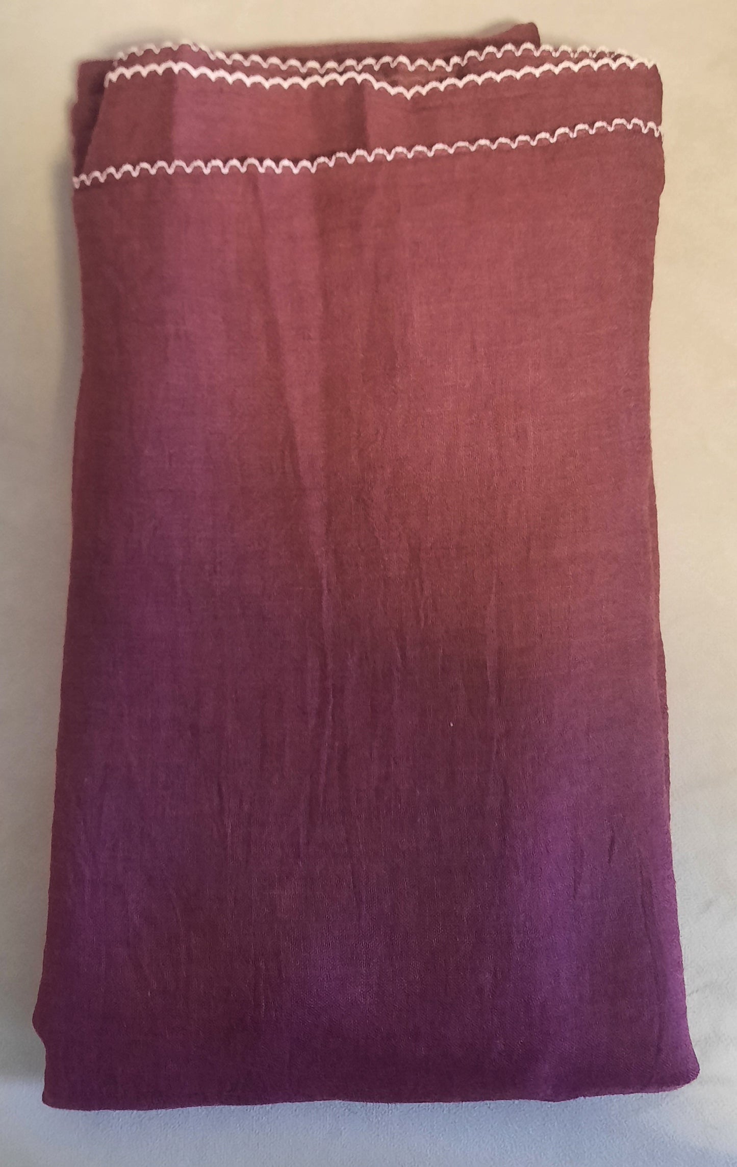 Schal mit weißer Umkettelung, 140x220cm