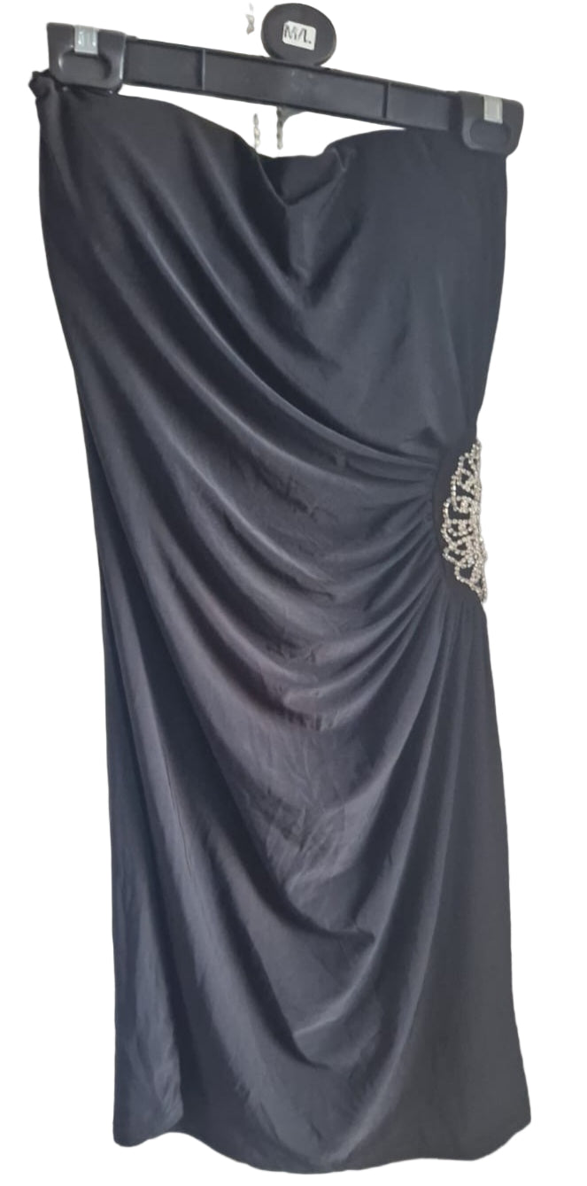 Elegantes Abendkleid Schwarz – Figurbetont mit Brosche - Folad Home & Style