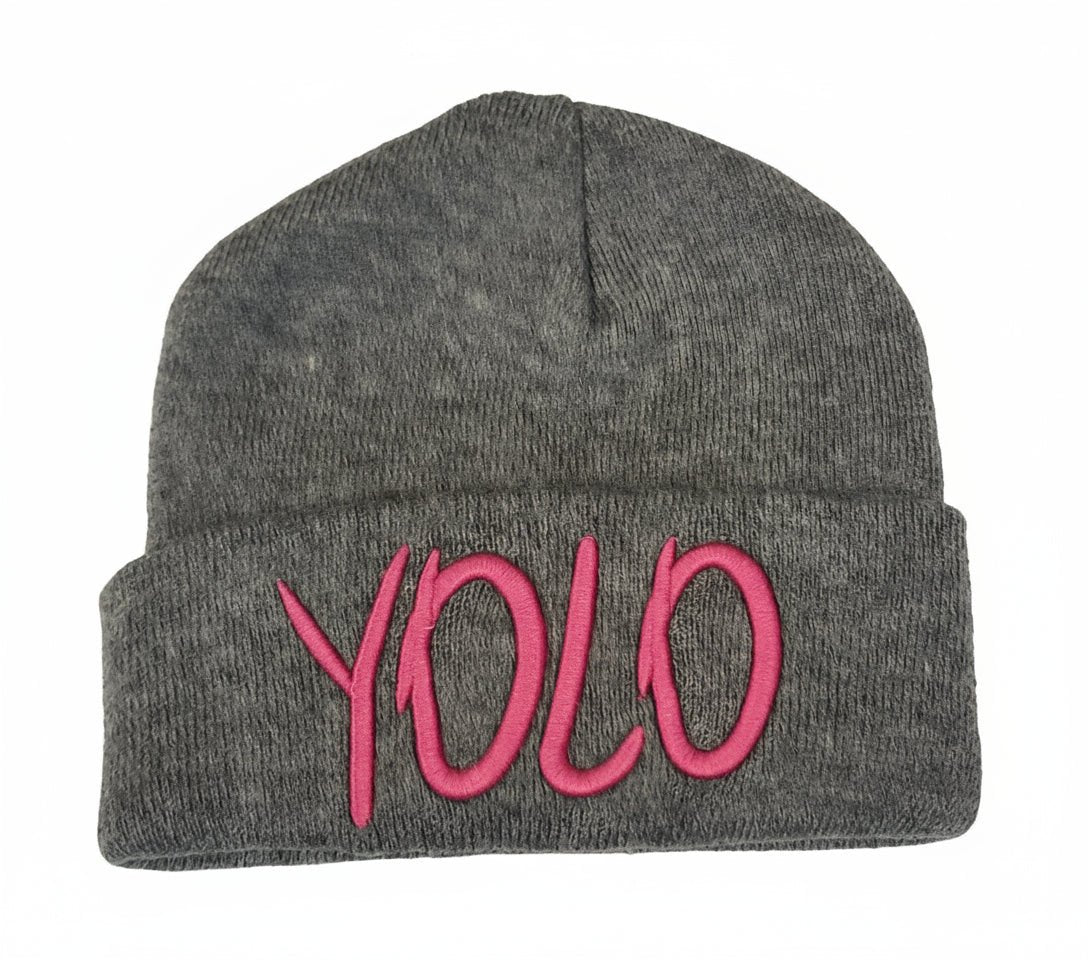 Warme Strickmütze mit Applikation ,Yolo' - Folad Home & Style
