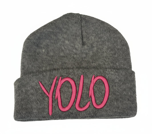 Warme Strickmütze mit Applikation ,Yolo'