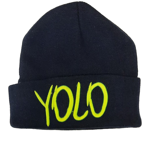 Warme Strickmütze mit Applikation ,Yolo'
