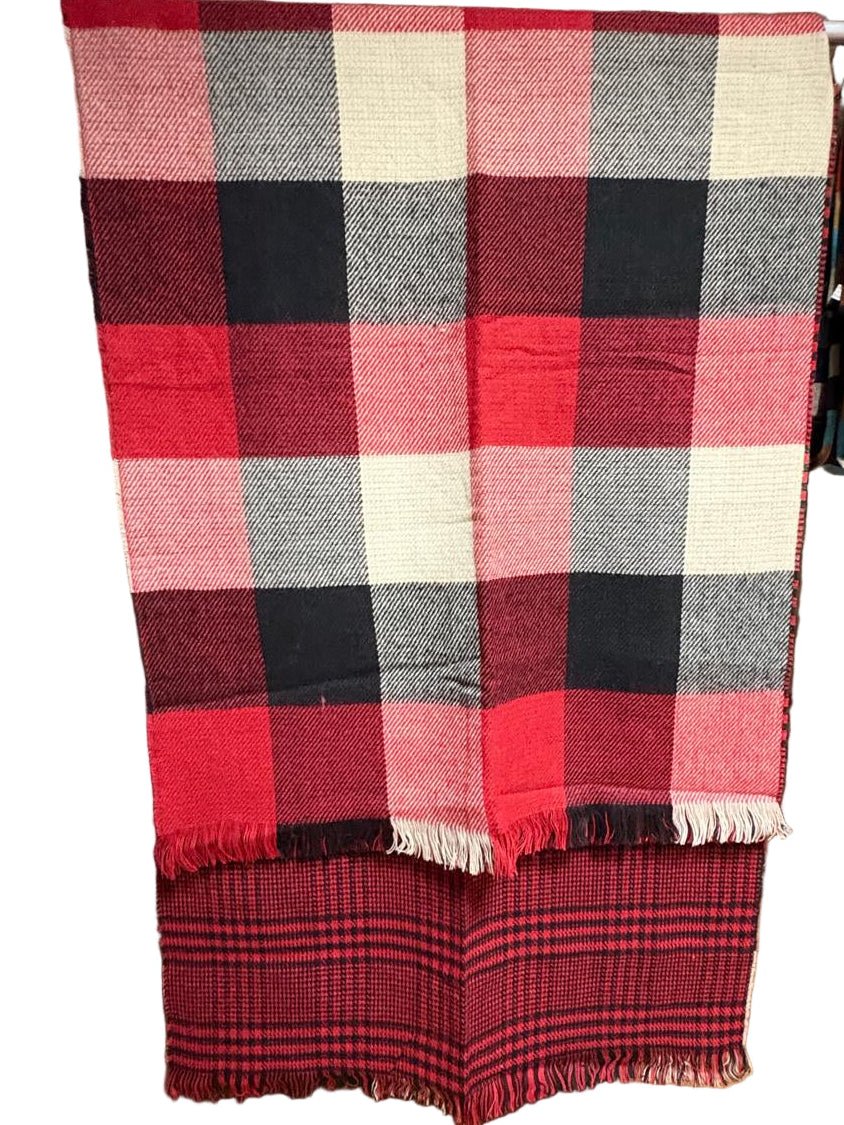 Winterschal Rot mit Karomuster – Warm & Klassisch - Folad Home & Style