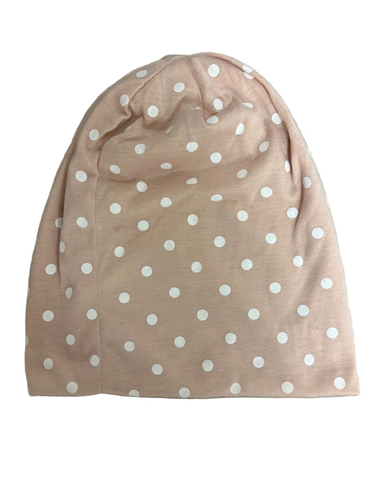 Beanie mit weißen Punkten