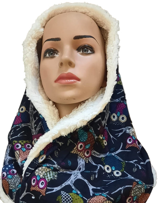 Warmer gefütterter Loop-Schal mit Eulenmotiv in Dunkelblau und Weiß (Futter)