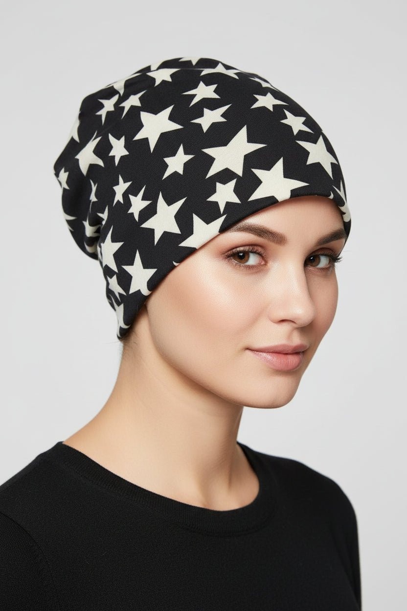 Beanie Sternenmuster Schwarz - Weiß – Unisex Wintermütze - Folad Home & Style