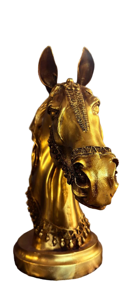 Dekorative Pferdekopf-Skulptur in Goldfarben – Edle Wohndekoration
