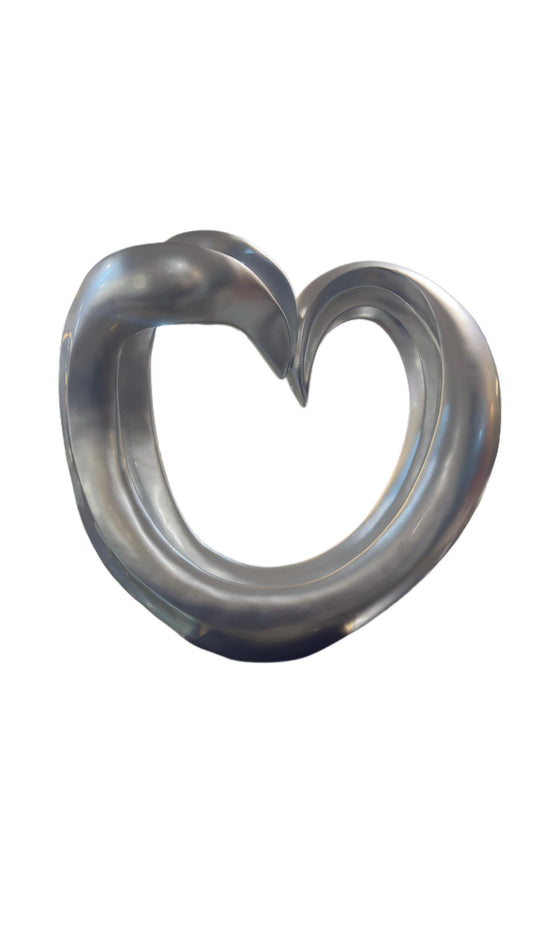 Dekorative Herz-Skulptur – Romantische Wohndekoration
